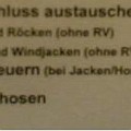 113 reisverschluss  Wer statt eines Reißverschlusses einen Reisverschluss bekommt, muss seine Hose oder seinen Rock zukünftig wohl mit Stäbchen auf und zu machen. Und wie man sich Umstandshosen "ohne Material" vorzustellen hat, bleibt wohl auch ein Rätsel dieser etwas anderen Änderungsschneiderei.  Dieses Foto schoss Andreas Baumgartner am 15. Juli 2008 in einem Brunecker Bekleidungsgeschäft.