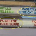 123 englische suppe  "Englische Suppe, streicht Sizilianerin"? Die Eisdiele Theiner an der Talferbrücke in Bozen hat wahrlich "avantgardistische" Eiskreationen im Angebot ...