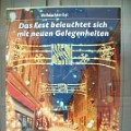 16 beleuchtet sich  Der neueste Schrei in Sachen Energiesparen: Feste, die sich selbst beleuchten! Plakat eines Hörgeräteherstellers in Bozen.