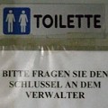 263 tankstelle  Wenn Sie nicht mehr weiter wissen, dann fragen Sie ganz einfach den "Schlussel am Verwalter".  Dies ist wieder einmal ein "Blick über den Tellerrand". Das Schild fotografierte Martina Mantinger auf der Toilette einer Tankstelle bei Trient.