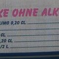 339 alkohl  Getränke ohne "Kohl" schmecken im Zweifelsfall sicher besser.  Fotografiert von Hannes Amberger auf der Winterpromenade in Meran.