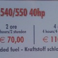 406 kraftstoff  Dieser Übersetzung fehlt wohl selbst der nötige "Kraftstoff".  Fotografiert von Jasmin Runggatscher in Peschiera del Garda.