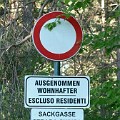 526 wohnhafter  In Aldein herrscht eine besonders strenge Verkehrsordnung: Wer als Anrainer eine Durchfahrtserlaubnis will, muss "Wohnhafter" werden. Und wer nur italienisch spricht, für den bleibt die Sackgasse gleich ganz geschlossen.