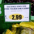 612 koerner  Nicht als Vogelfutter zu gebrauchen sind also diese Trauben vom Euro-Spar in Schlanders, fotografiert von Franz Angerer.
