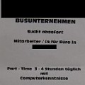 62 busunternehmen  Was diesem Unternehmen fehlt, sind wohl nicht nur Mitarbeiter/innen mit Computer-, sondern auch mit guten Deutschkenntnissen und vor allem mit dem richtigen Gespür für Abstände in der deutschen Rechtschreibung.  Diesen Aushang fotografierte Angelika Pedron am Bahnhof von Margreid.