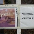653 laufsteg  Bei solchen Schildern gerät mancher auch ohne zu laufen schon ganz außer Atem. Entdeckt von Renate Puff an der Talfer in Bozen.