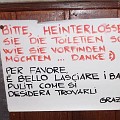 771 campolongopass  Ein weiterer Beitrag aus der Sparte "Toilettendeutsch", dieses Mal fotografiert von Rolf Mahlein in einer Hütte am Campolongopass. So langsam könnten wir mit "Toilettendeutsch" ein Buch füllen.