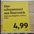 999 08 eierschwammerl  In diesem Wiener Supermarkt haben die österreichischen Eierschwammerl wohl einen Migrationshintergrund. Das Foto schickte uns Franz Angerer.